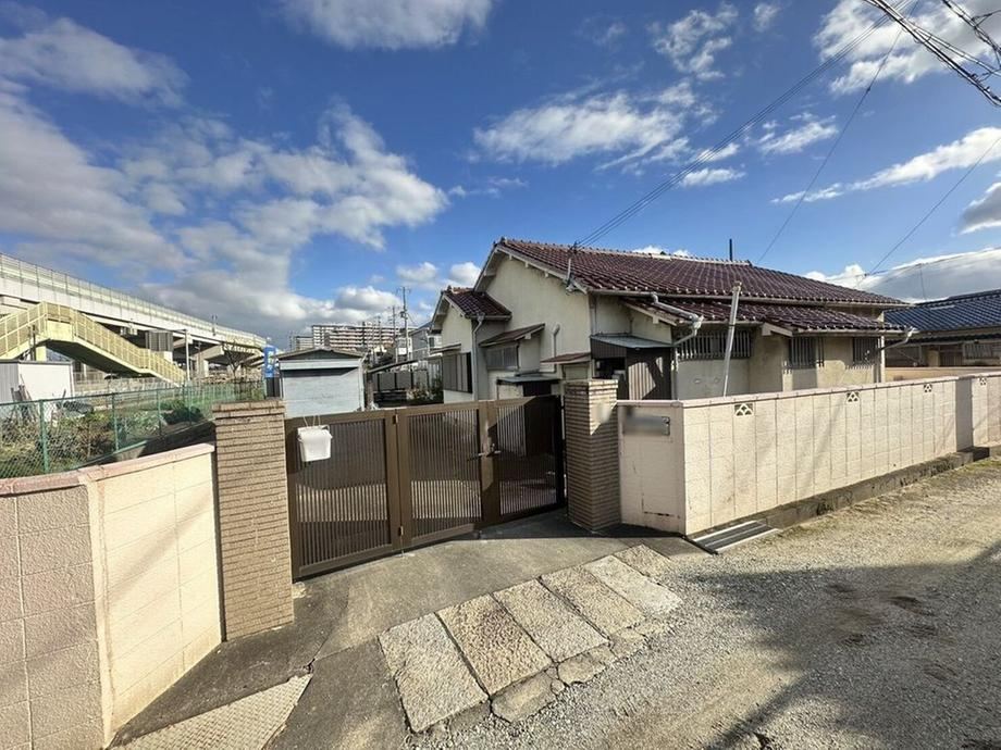 Spacious 3DK House with Large Garden in Kamimachi - Photo 1