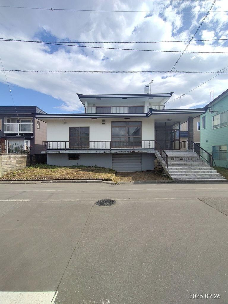 Spacious 4LDK House in Hanazono-cho - Photo 1