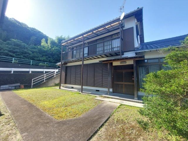 Spacious 8DK House with Garden Views in Toyota - Photo 1