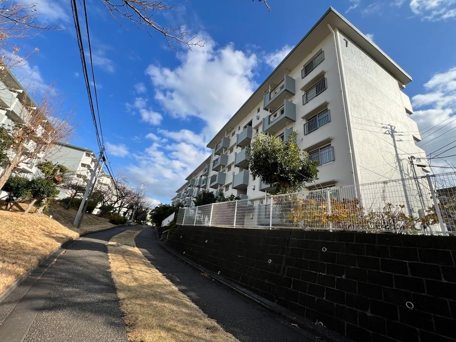 Spacious 3LDK Apartment Near Konandai Station - Photo 1