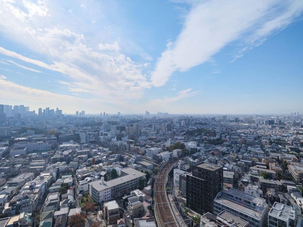 Renovated 3LDK Apartment in the Heart of Ikebukuro - Photo 1