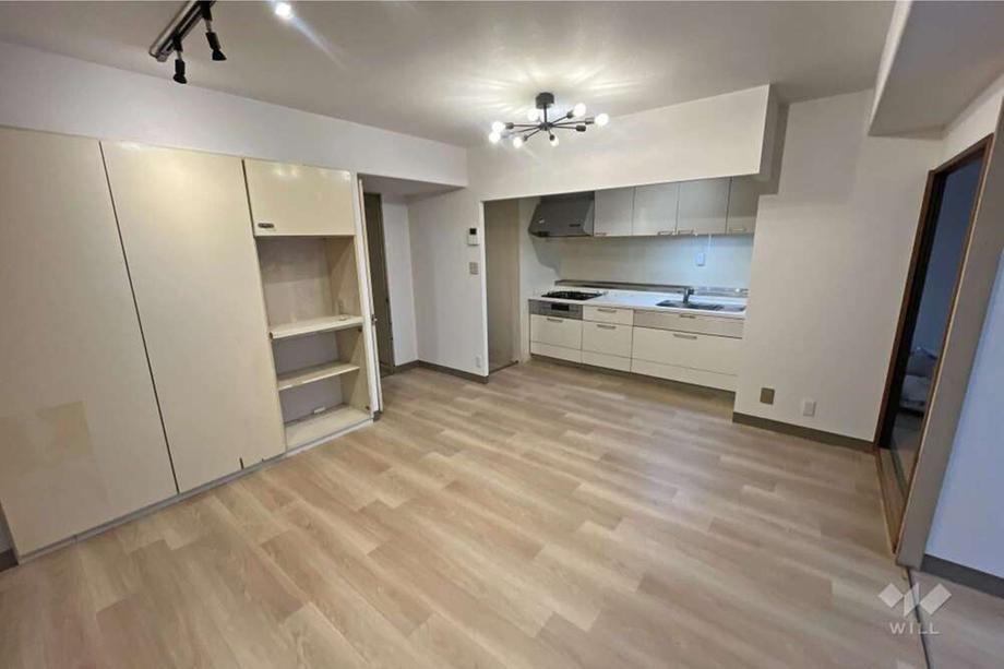 Spacious 3LDK Apartment with Earthquake Reinforcement - Photo 1