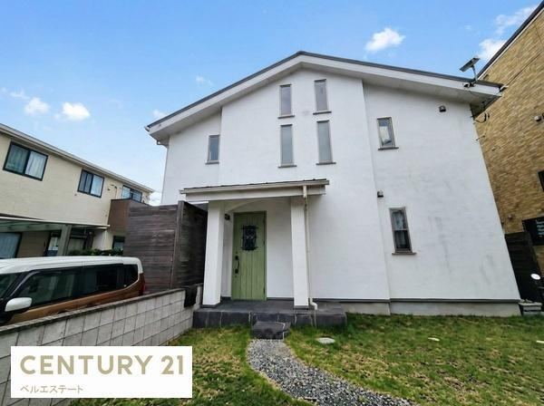 Natural Material Custom Home in Kisarazu - Photo 1