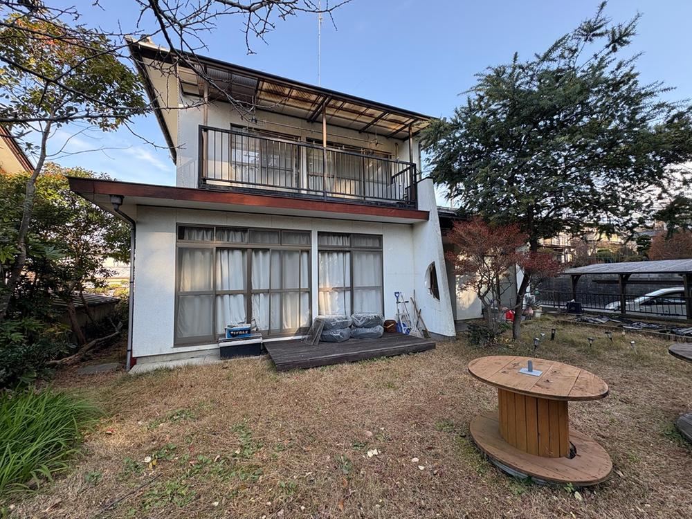 Open and Spacious 4LDK Home on a Corner Lot - Photo 1
