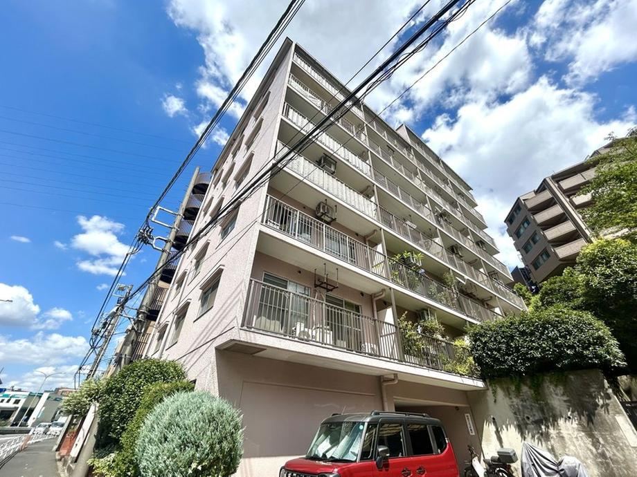 Renovated 3LDK Apartment in Arima - Photo 1