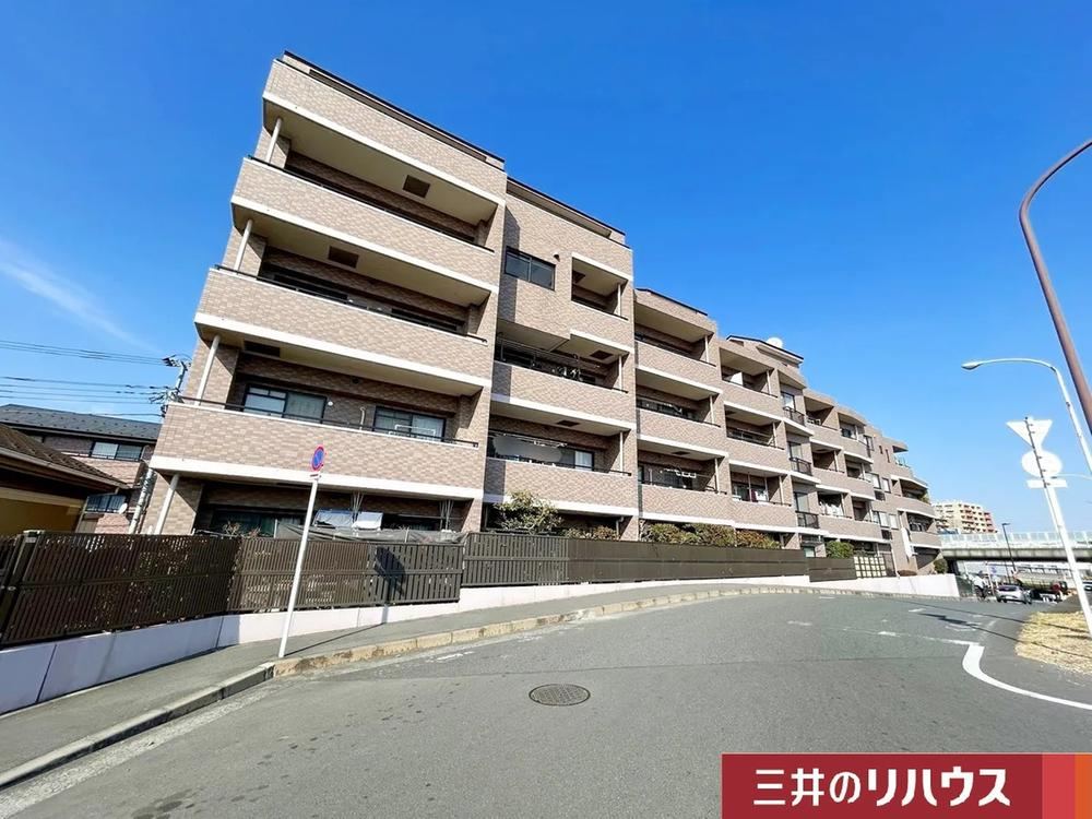 Large 3LDK Apartment in Kosemura, Fuchu - Photo 1