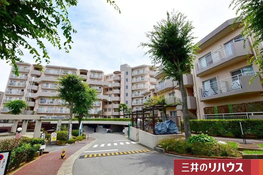 Renovated 4LDK Apartment in Higashi-Serigaya - Photo 1