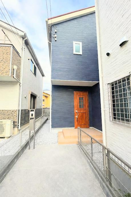 Modern 3SLDK House with Solar Power in Totsuka - Photo 1