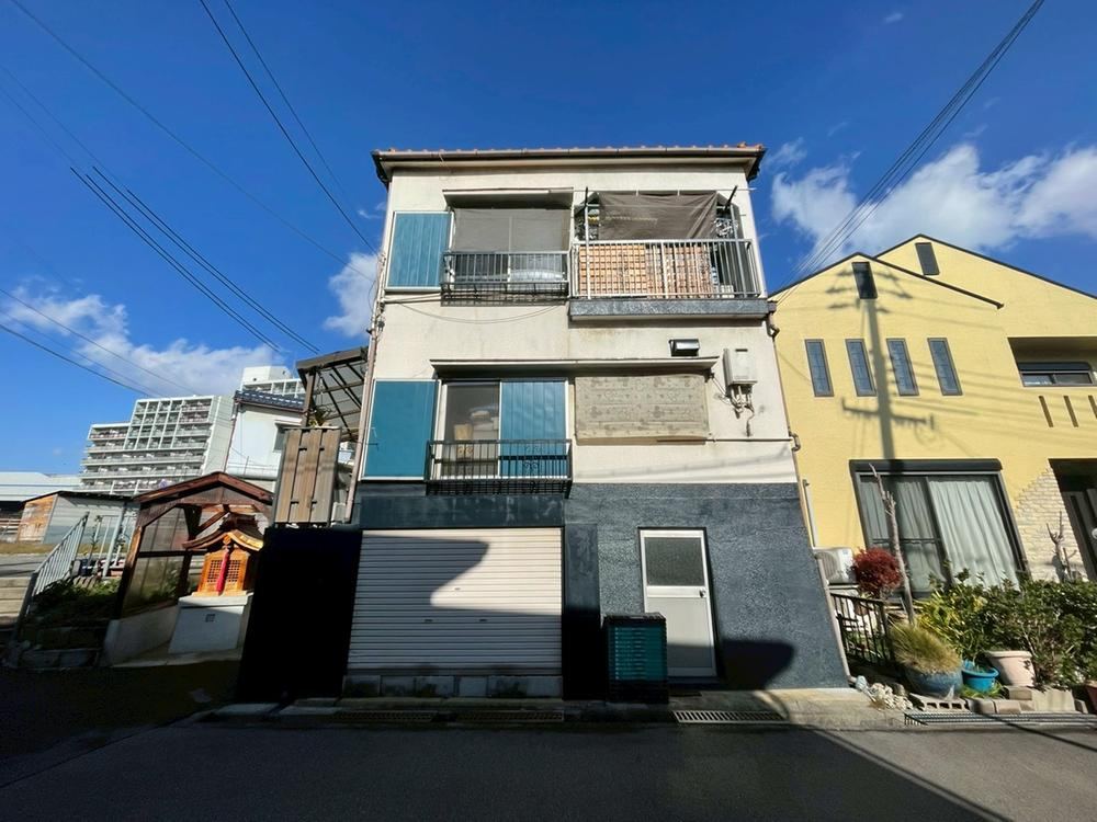 Bright 3LDK Corner Lot House - Photo 1