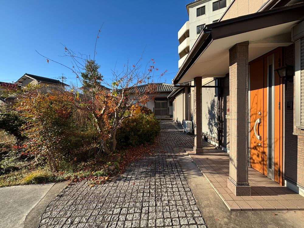 Fully Renovated Home with Spacious Lot in Tamashima - Photo 1