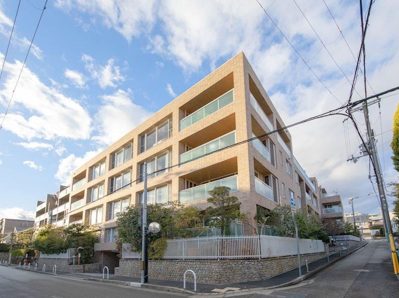 4LDK apartment in Ashiya, Hyogo - Photo 1