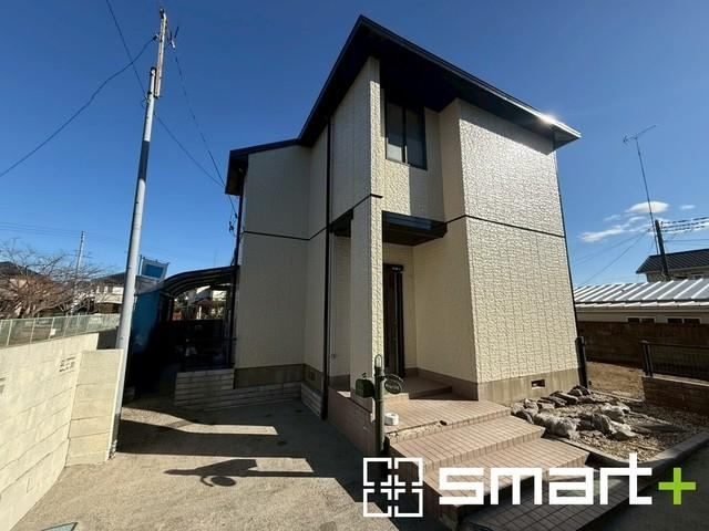 3LDK Home with Ample Parking Options - Photo 1