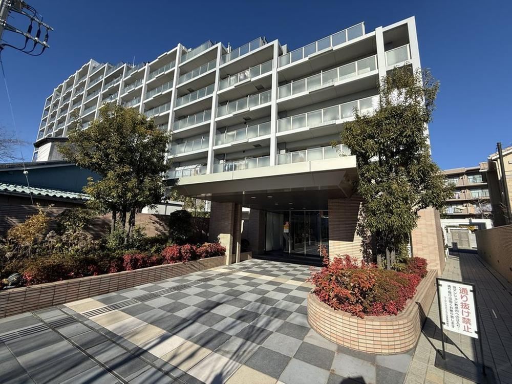 Bright 4LDK Apartment with Three Balconies in Soka - Photo 1