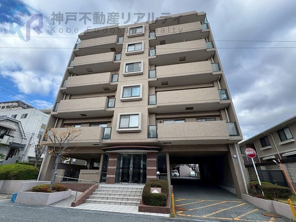 3LDK apartment in Nishinomiya, Hyogo - Photo 1