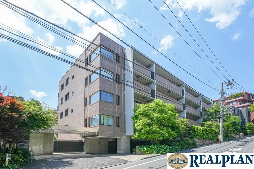3LDK apartment in Minato Ward, Tokyo - Photo 1