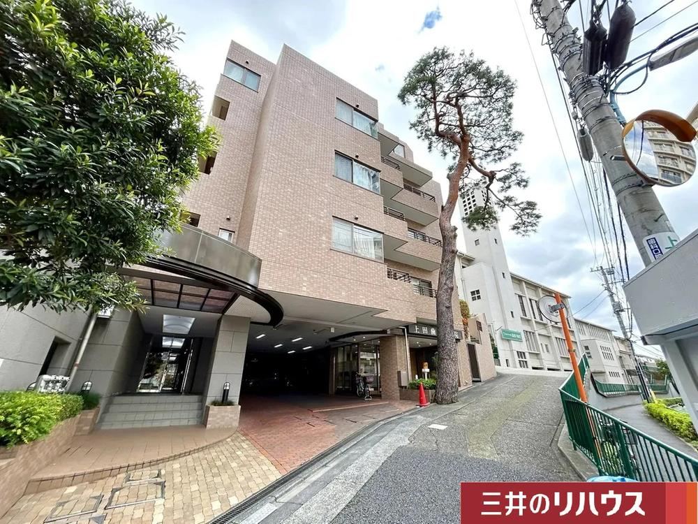 Modern 1LDK Apartment Steps from Takahido Station - Photo 1