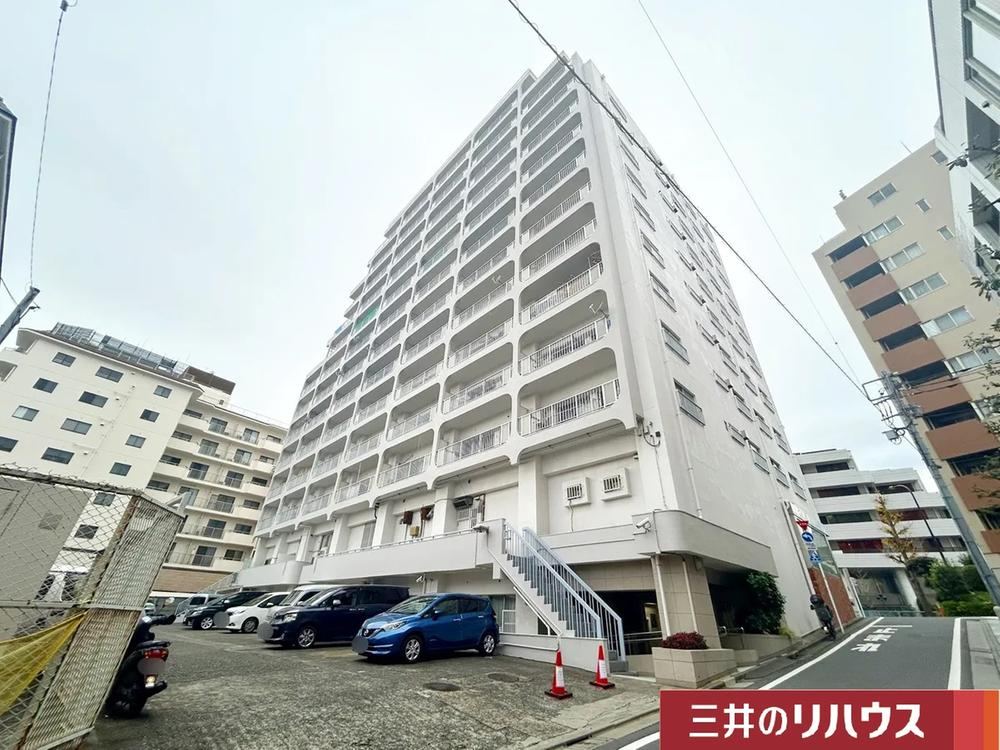1LDK Apartment in Jiyugaoka, Tokyo - Photo 1