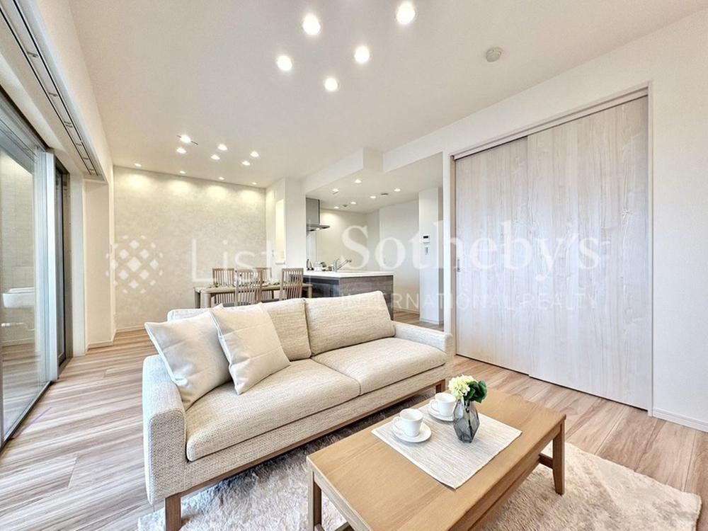 Spacious 3LDK Apartment with Roof Balcony Near Tama-Plaza Station - Photo 1