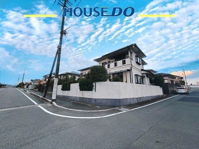 Renovated 4LDK Home on Corner Lot in Onojo - Photo 1