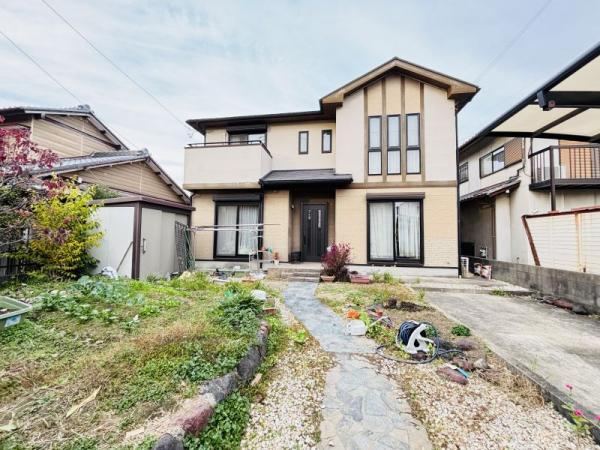 Spacious 4LDK House with Garden in Iwasaki - Photo 1