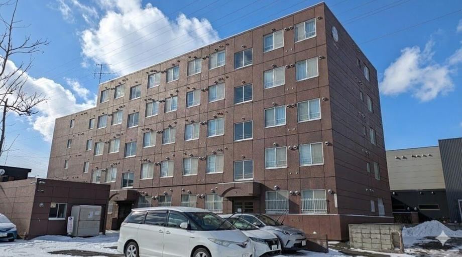 Fully Renovated 3LDK Apartment with Free Parking - Photo 1