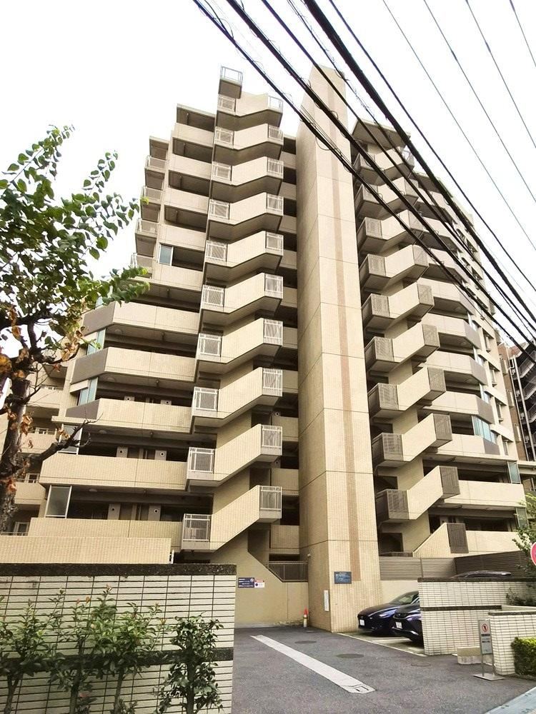 Spacious 3LDK Apartment with Priority Viewing in Nishinippori - Photo 1
