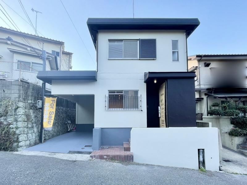 Fully Renovated 3LDK House in Shioyatai, Kobe - Photo 1