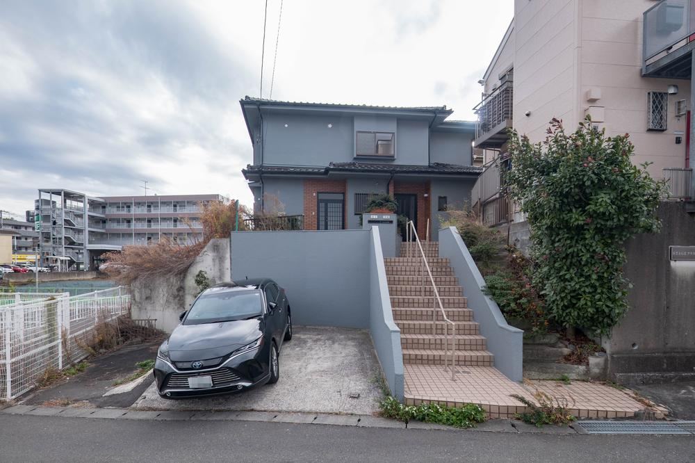 Fully Renovated 4LDK House in Konan-ku, Yokohama - Photo 1