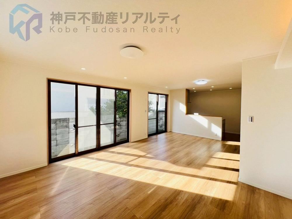Spacious 5LDK Home in Takakuradai - Photo 1