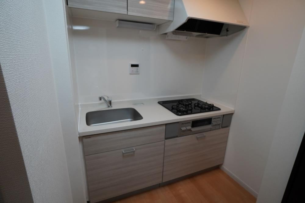 Fully Renovated 1LDK Apartment Near Ekoda Station - Photo 1