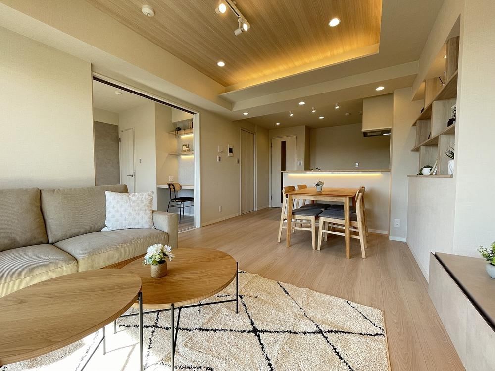 Fully Renovated 3LDK Apartment Near Higashi-Jujo Station - Photo 1