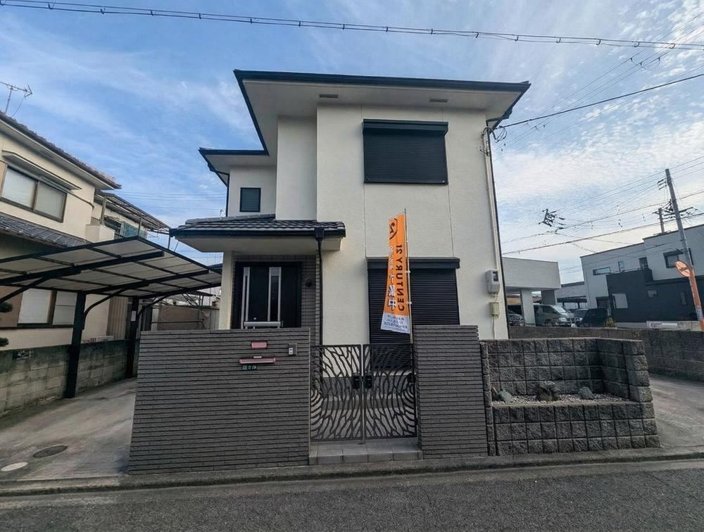Sunny 4LDK House on Corner Lot in Kishiwada - Photo 1