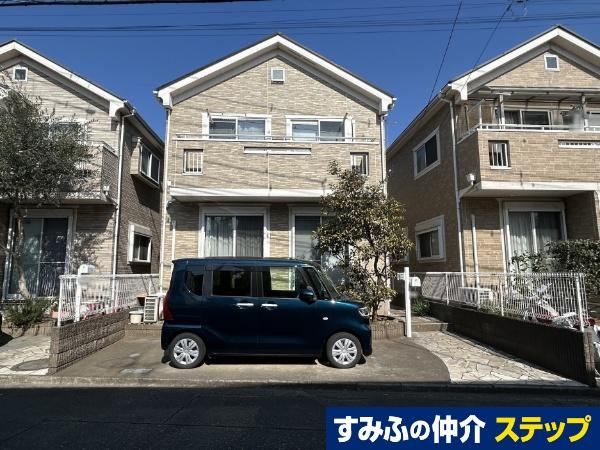 Modern 4LDK House with Solar Panels in Fuchu - Photo 1