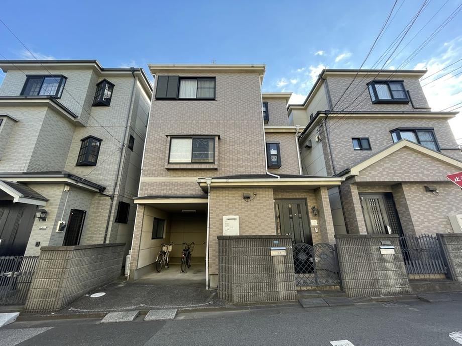 Spacious 4DK House Near Warabi Station - Photo 1