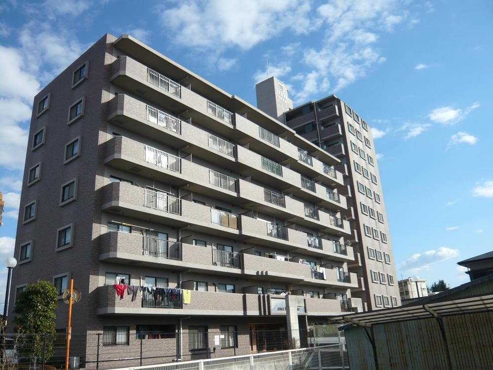 Pet-Friendly Apartment with Upcoming Renovation - Photo 1