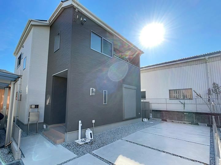 New 4LDK+S House with South-Facing Garden in Kashiba City - Photo 1