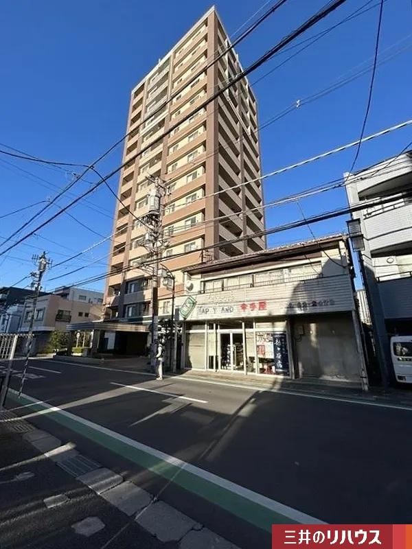 Charming 4LDK Apartment in Koshigaya - Photo 1
