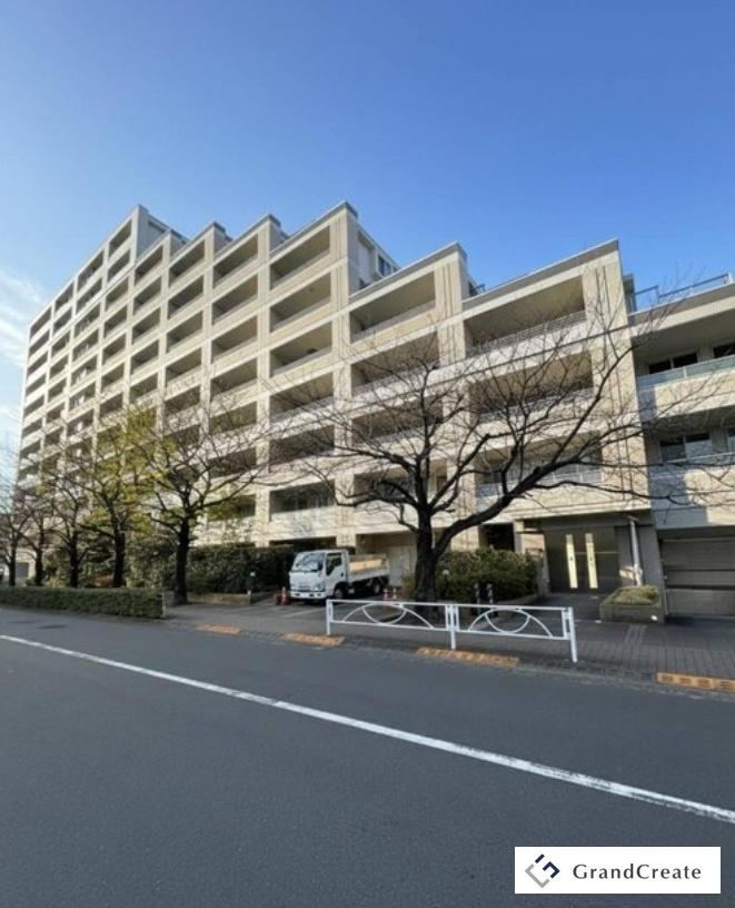 2LDK Apartment with Private Garden in Meguro - Photo 1
