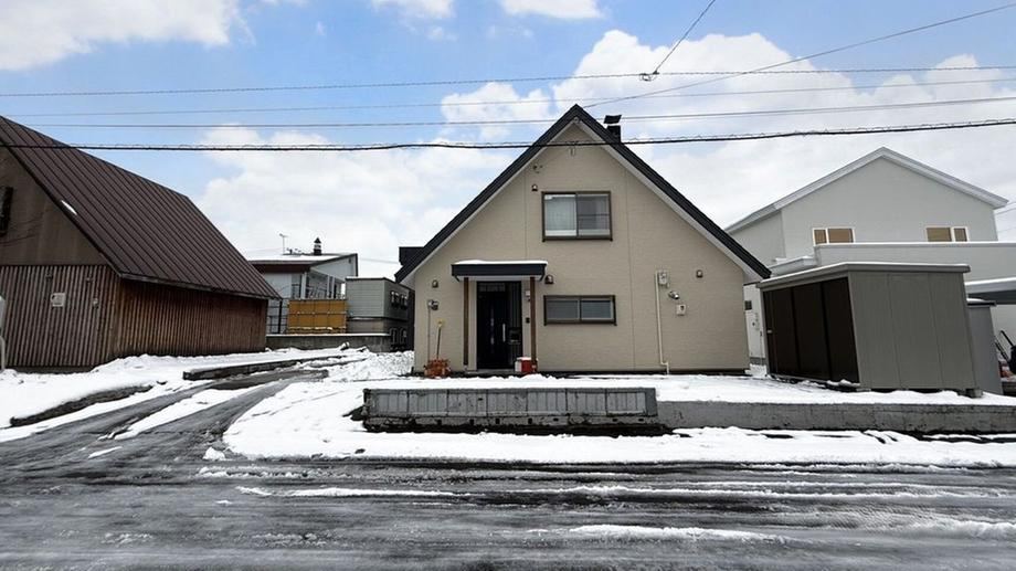3LDK House in Shunkodai with Potential - Photo 1