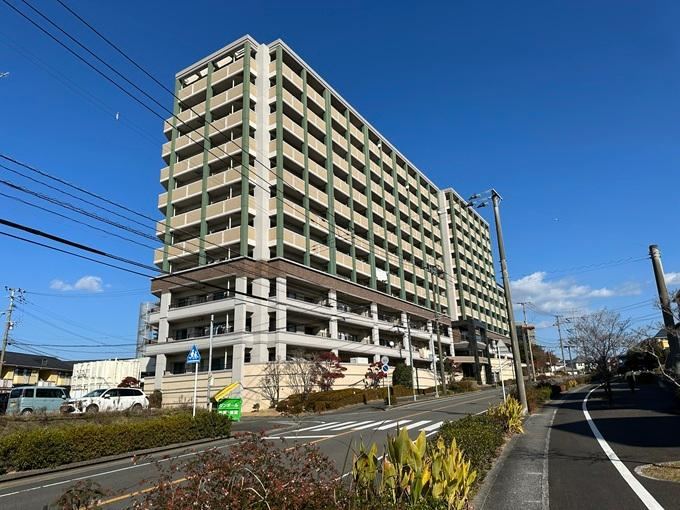 4LDK apartment in Chikushino, Fukuoka - Photo 1