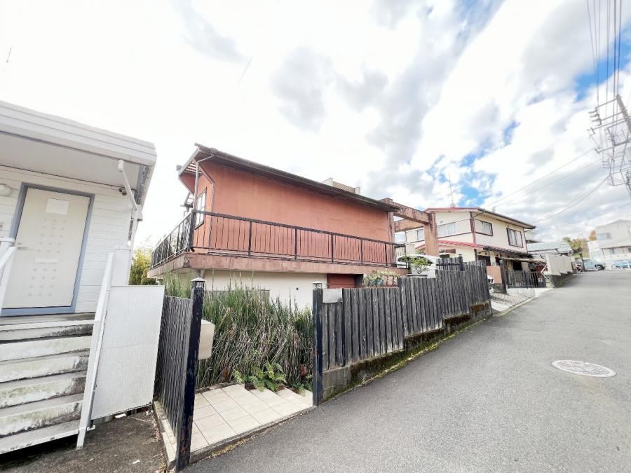 Gift Card Offer for First Visitors to This Spacious Home - Photo 1