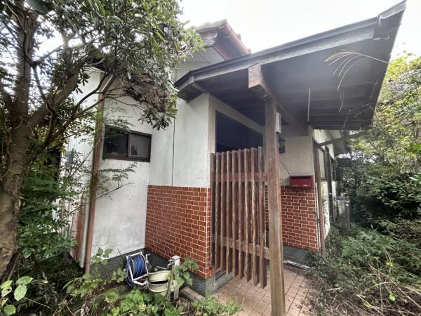 Conveniently Located Home Near Hiji Station - Photo 1