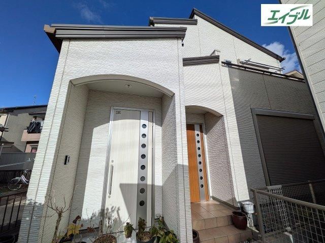 Versatile 2LDK House with Dual Entrances and Kitchens - Photo 1