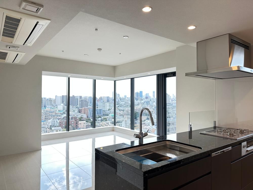Convenient 3LDK Apartment in Koishikawa, Bunkyo - Photo 1