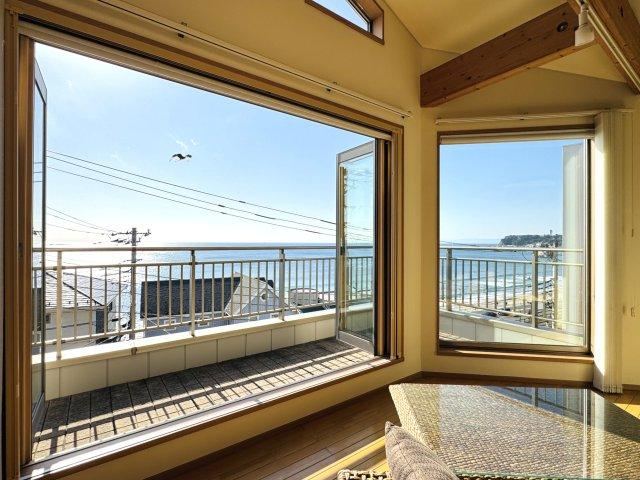 Home with Sparkling Ocean Views - Photo 1