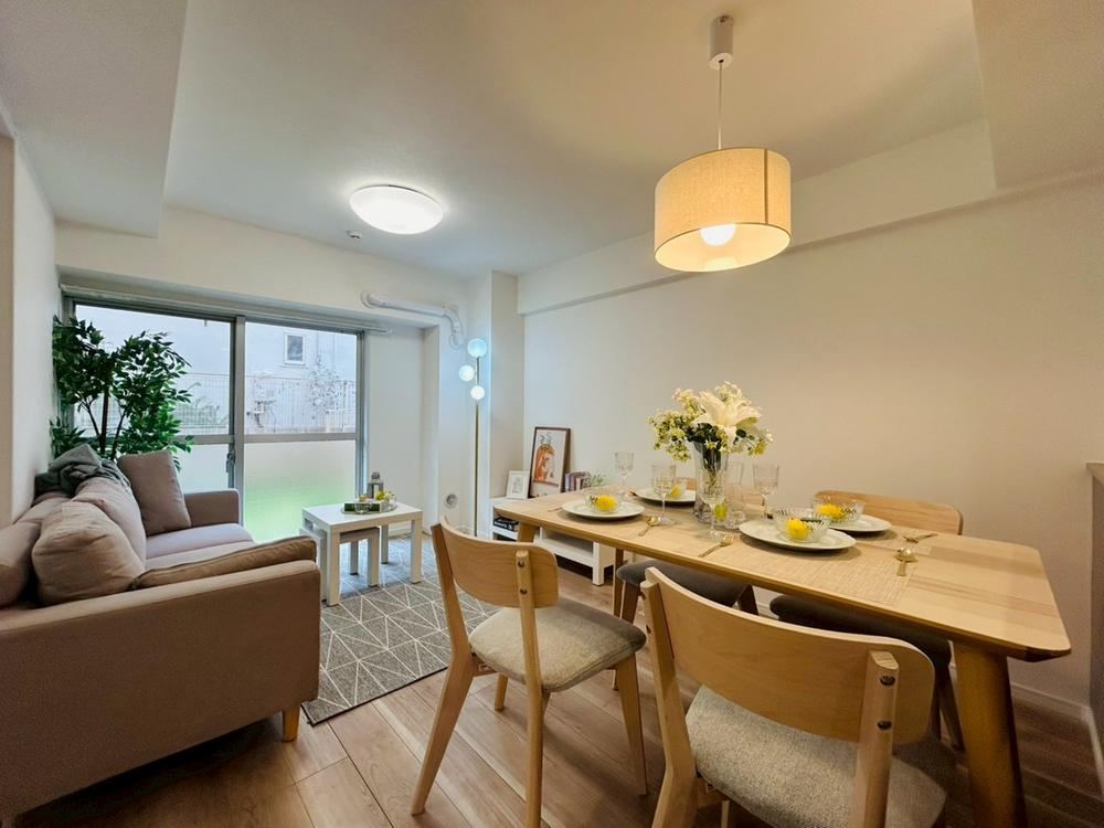 Fully Renovated 3LDK Apartment with Private Garden - Photo 1