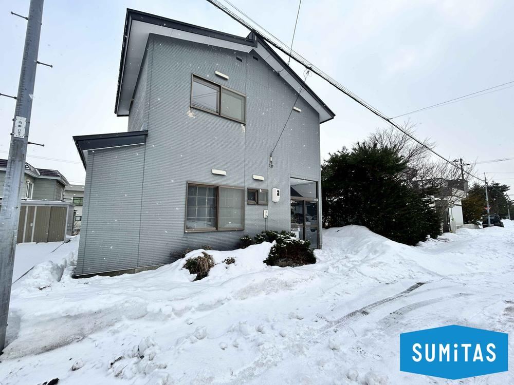 Spacious 5LDK for Personal Renovation in Kitahiroshima - Photo 1