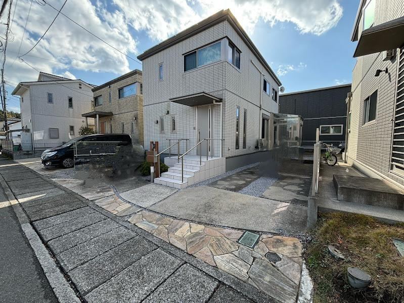8-Year-Old 3LDK Detached House with Parking in Otsuka - Photo 1