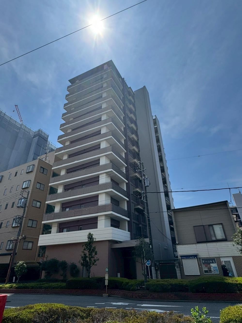 Well-Maintained 3LDK Apartment in Kasukabe - Photo 1