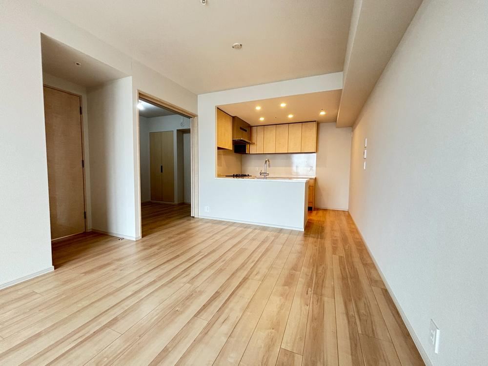 Bright 3LDK Apartment with Scenic Views in Higashi-Nakano - Photo 1